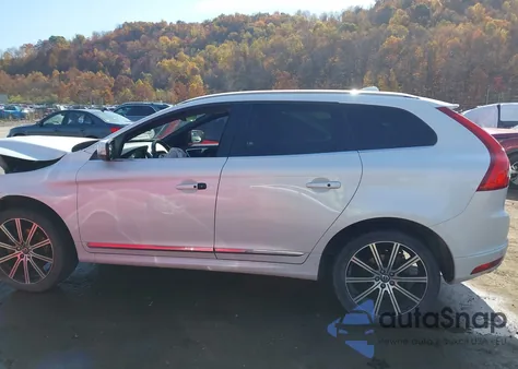 2016 Volvo Xc60 T5 Premier из США, поврежденный, VIN YV4612RK5G2837121